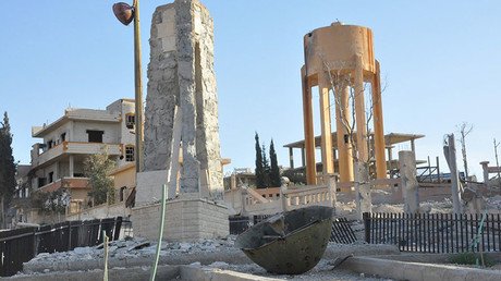 Churches burnt, cemeteries desecrated: RT visits liberated town of Al-Qaryatayn, Syria