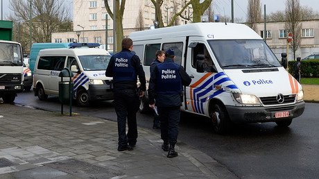 Police operation & evacuation in Brussels, snipers & deminers called in – report