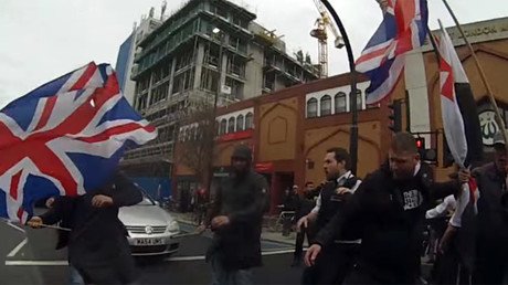 Britain First demo gets fly-kicked & flees London mosque after provoking scuffles (VIDEO)