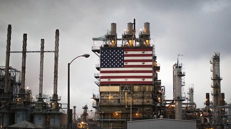 American oil production slips on low prices 