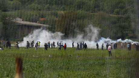 Macedonian police teargas refugees protesting at Greek border (VIDEO, PHOTOS)