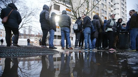 ‘Like Italian mafia’: German gangs recruit new members from asylum seekers, police chief to RT