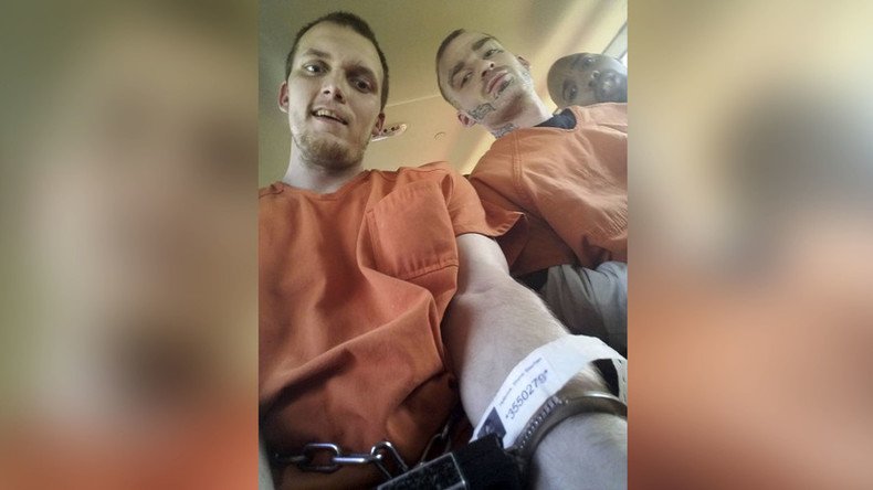 Inmate posts brazen prison van selfies on way to jail (PHOTOS) 