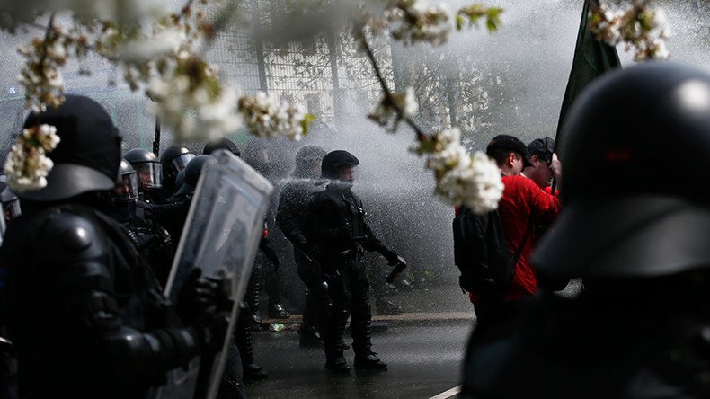 May Day rallies turn violent in Europe, Turkey as police & protesters clash (VIDEOS)