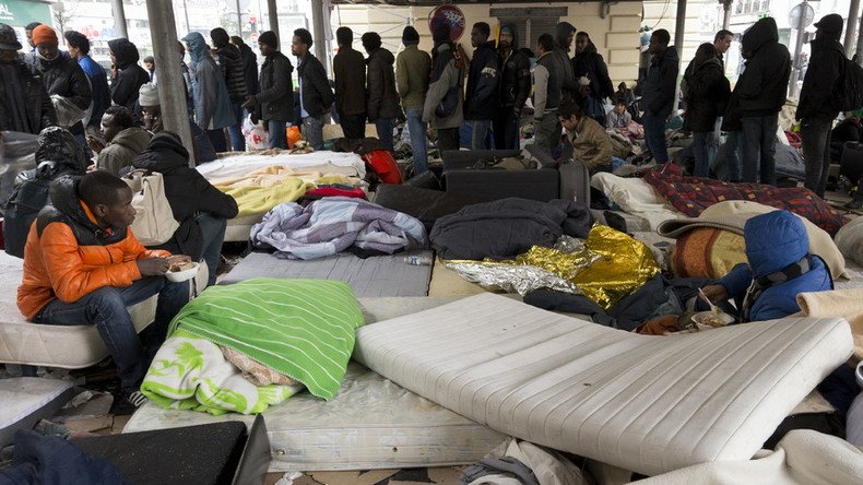 Huge migrant camp evacuated from under Stalingrad metro station in Paris (PHOTOS)