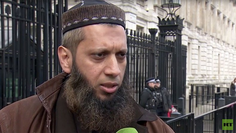 Muslim cleric branded ISIS supporter by Cameron demands apology