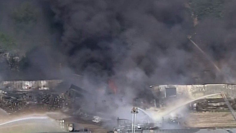 Massive four-alarm fire rages in Houston warehouse (PHOTOS,VIDEO)