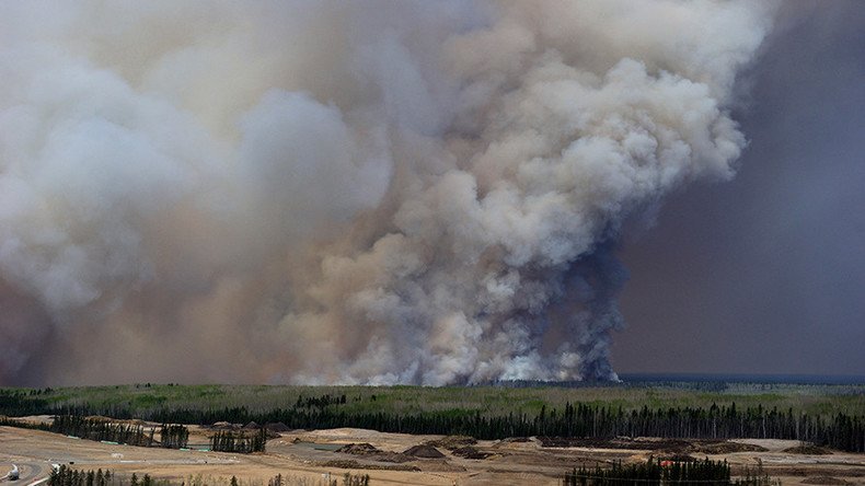 ‘Air tankers won’t stop Alberta fire’: Massive Canadian blaze spreads to 85,000 hectares