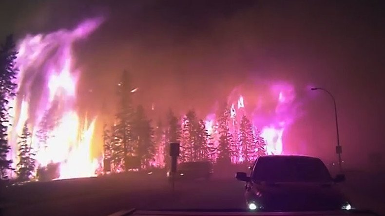 Scary VIDEO: Dashcam shows people & beasts escaping Apocalyptic Fort McMurray inferno 