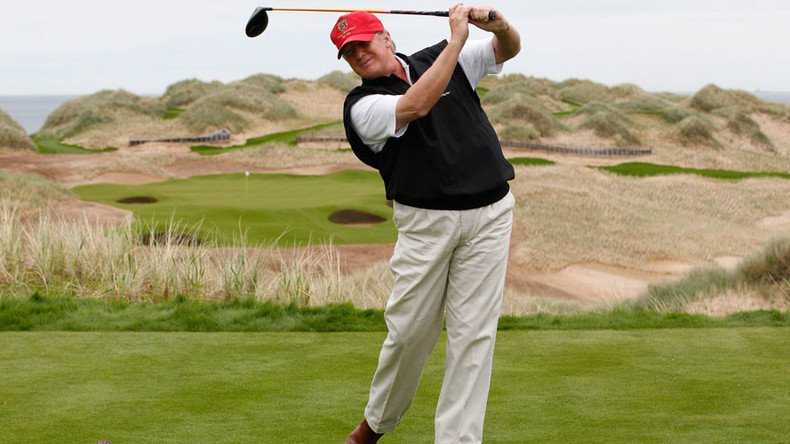 Snake in the grass? Donald Trump branded golf cheat by Oscar De La Hoya