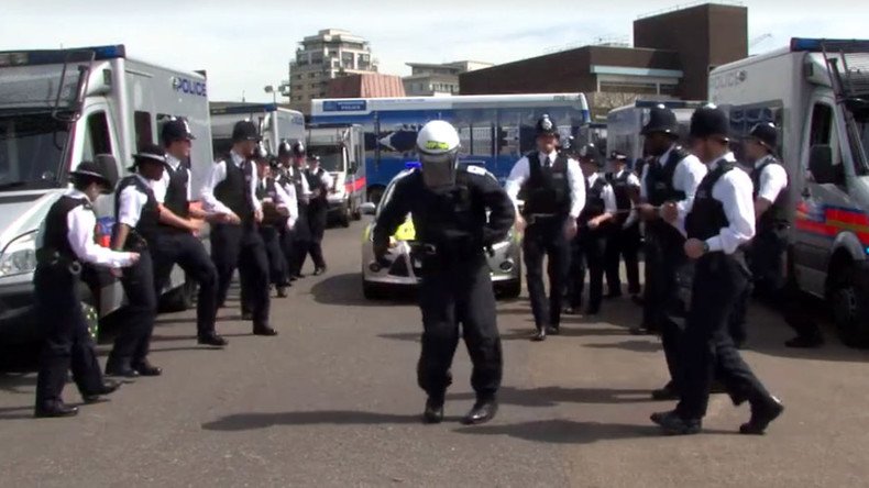 #RunningManChallenge: London police post quick-footed response to cop dance craze (VIDEO)