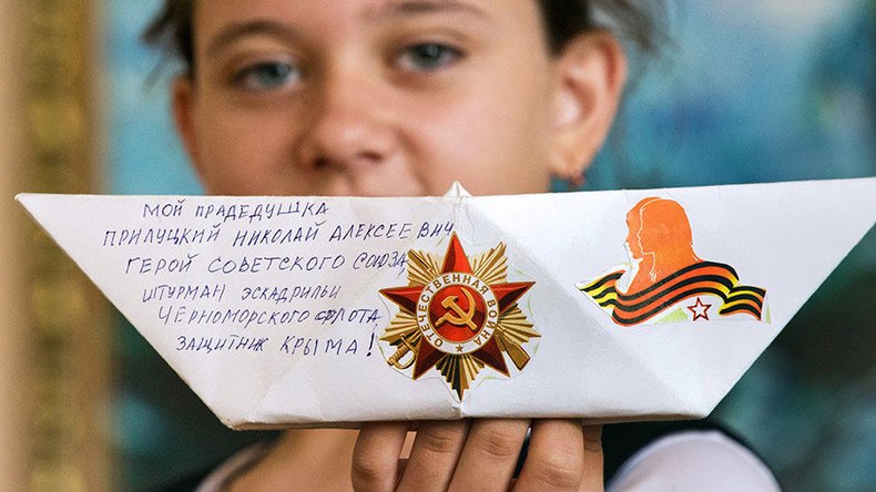 Paper ships, human statues & heart-shaped jet stunts: How Russians mark V-Day