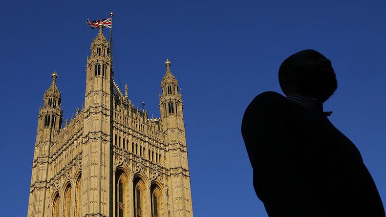 00-Seventies? UK diplomats’ outmoded tech vulnerable to foreign spies, report says