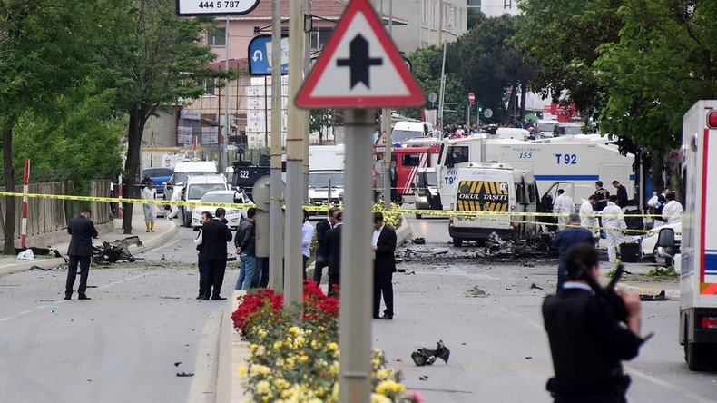 8 injured in Istanbul car blast near military facility – officials