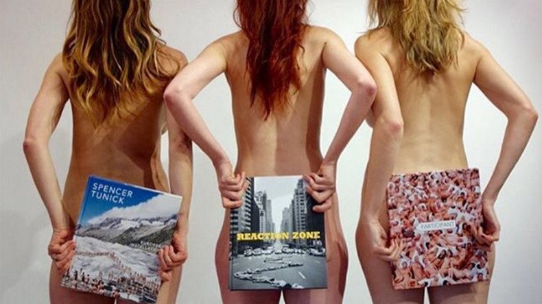 Photoshoot with 100 naked women to greet Trump & RNC in Ohio