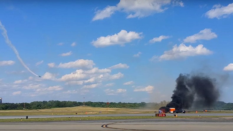 Stunt pilot killed in fiery plane crash at US family airshow (VIDEO)