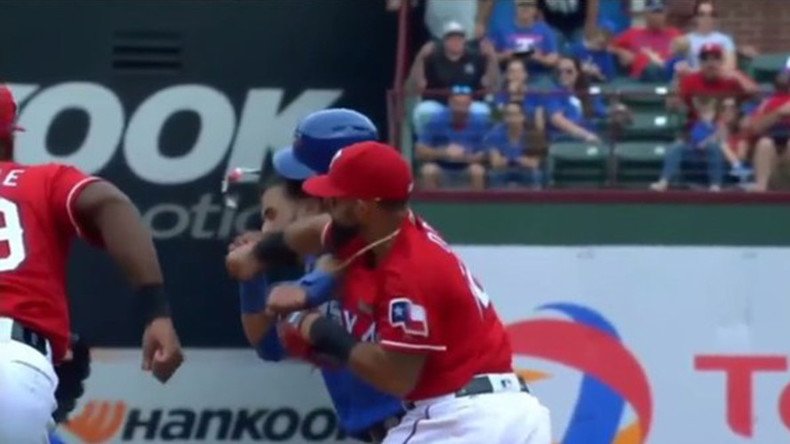 Major brawl in MLB game (VIDEO)
