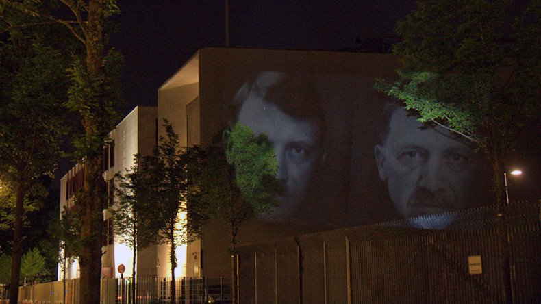 ‘Anti-ISIS campaign’: Light artists of ‘Daesh bank’ protest to fight terror backers & propaganda 