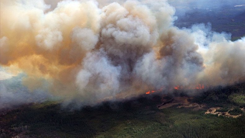 Out-of-control Alberta wildfire threatens oilsands plants