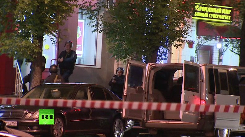 Gunman shot dead after taking 6 hostage in Moscow bank