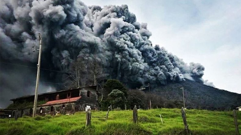 Hell opens? Costa Rica volcano erupts, spewing ash, column of smoke (PHOTOS)