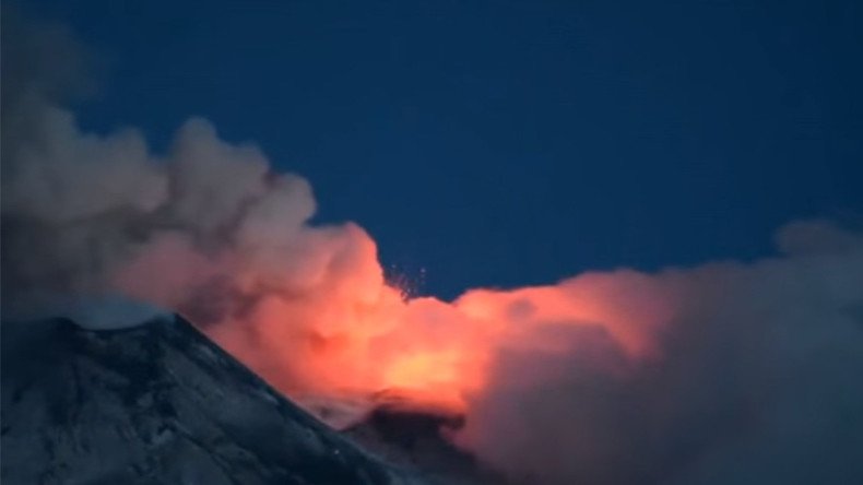 Raging inferno: Watch Mount Etna set Italian sky on fire (PHOTOS, VIDEO)