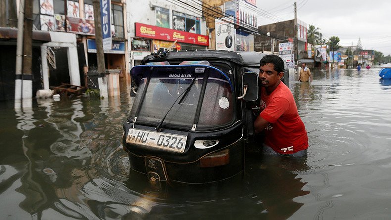 82 dead & 500,000 homeless as floods & landslides decimate Sri Lanka (PHOTOS, VIDEO)