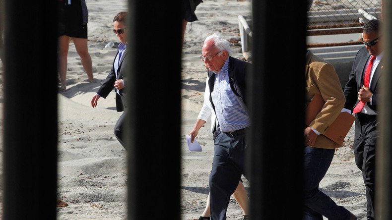 Bernie Sanders visits US-Mexican border, slams Obama’s deportation policies (PHOTOS, VIDEO)