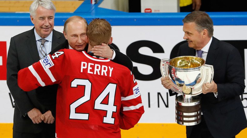 Putin makes surprise appearance to congratulate Canada after World Hockey final in Moscow (VIDEO)