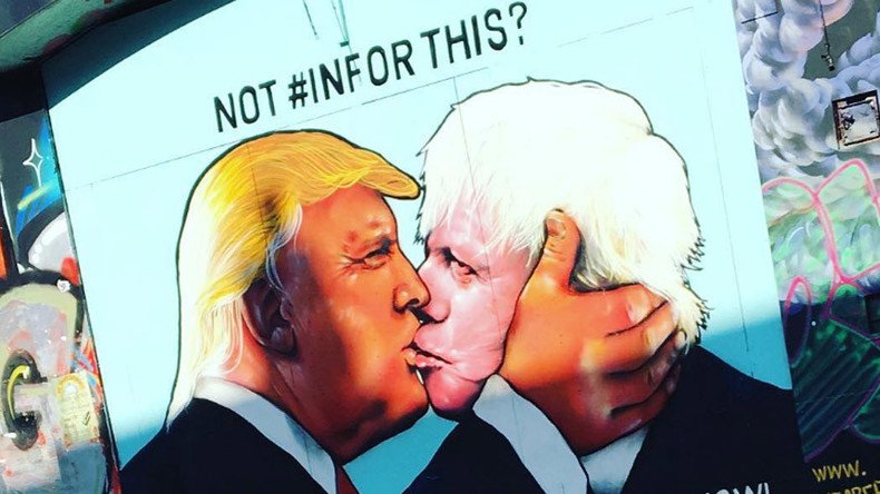‘Kiss of death!’ Boris & Trump share passionate smooch in pro-EU mural