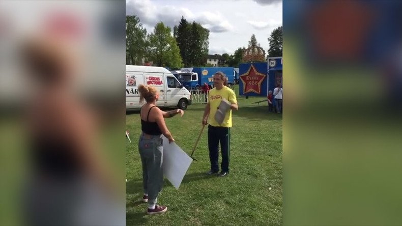 Circus worker in Sweden throws poo at animal rights protesters (VIDEO)