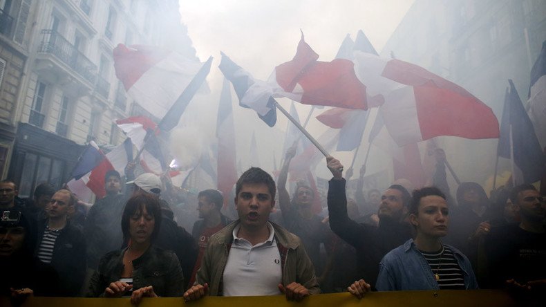 Far-right anti-migrant rally sweeps Paris (VIDEO, PHOTOS)