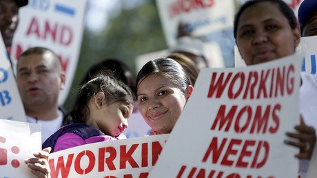 Working mothers in the US still face greater poverty and difficulties