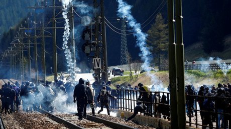 ‘Destroy barriers’: Anarchists, pro-refugee activists clash with police at Austrian-Italian border