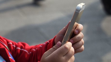 Kids aren’t washing & can’t converse... but they can unlock an iPhone, says report
