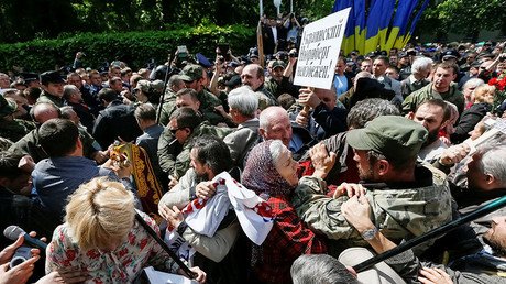 Nationalists disrupt Victory Day celebrations in Ukraine