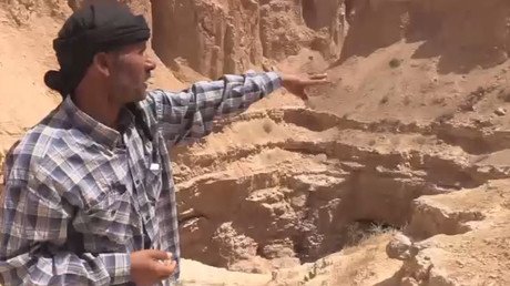 115 bodies of civilians & Syrian troops killed by ISIS recovered from 2 mass graves in Raqqa (VIDEO)