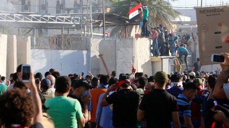 Anti-govt protesters storm PM's office, Green Zone in Baghdad, curfew imposed (VIDEO, PHOTOS)