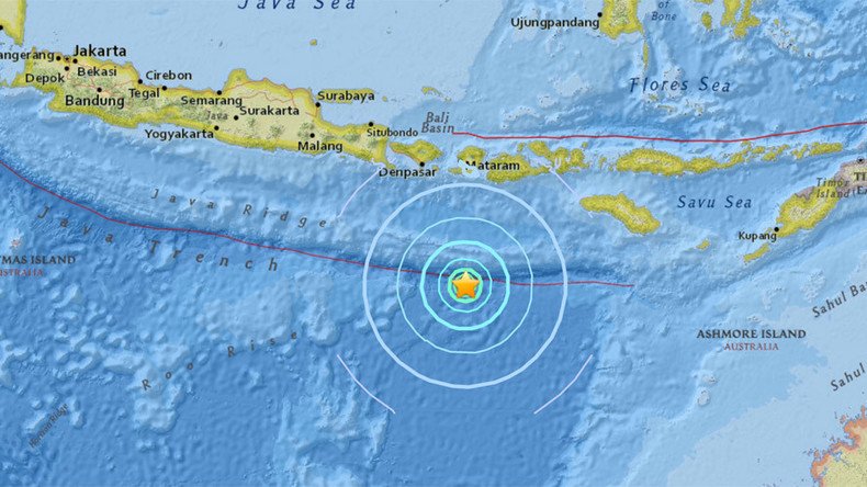 6.2 quake strikes Indonesia off Lombok coast