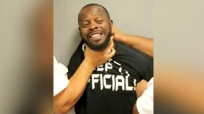 Million-dollar smile? Man sues sheriff’s dept. for choking him over grinning mug shot