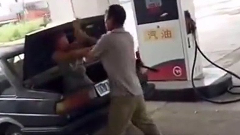Man attacks woman, forces her into car trunk at Chinese gas station as witnesses stand by (VIDEO)