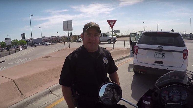 Road rage cop: Officer threatens motorcyclist who honked his horn (VIDEO)