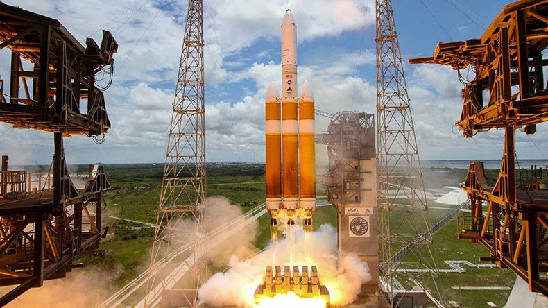 Colossal US rocket loaded with classified snooper satellite cargo shot into space (VIDEO)