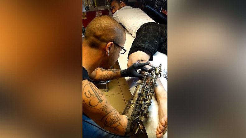 Bionic tattoo artist gets prosthetic inking arm with steampunk design (VIDEO)