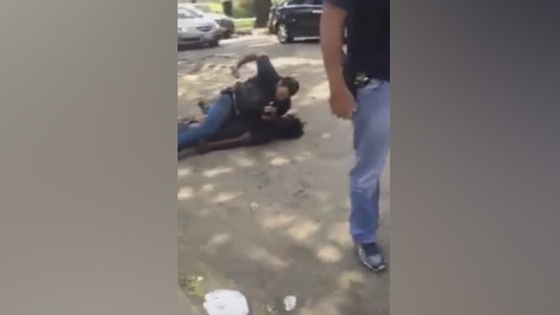 Chicago PD officer fired after being filmed stomping man’s head — RT ...