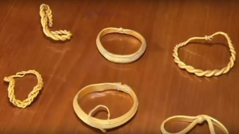 Great Danes: Viking gold jewelry stash found by amateur archaeologists (VIDEO)