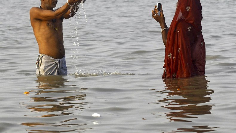 7 people die as friends try to rescue Indian man taking selfie near Ganges