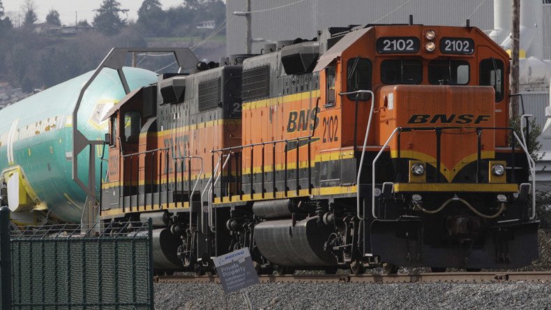 1 injured, 3 missing after freight trains collide in Texas (VIDEO)