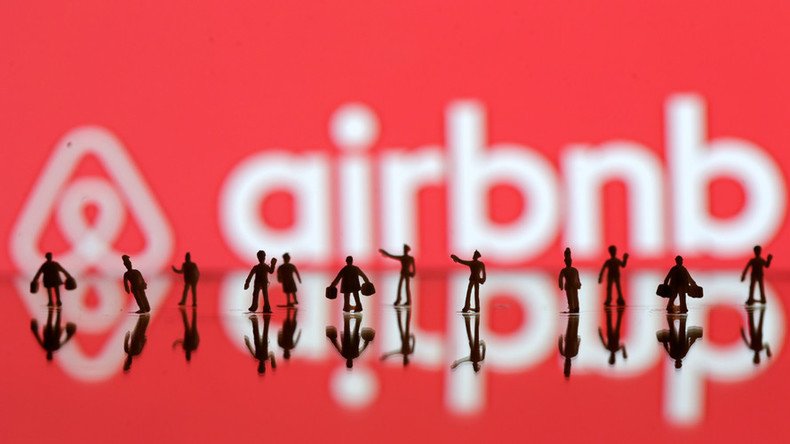 Airbnb sues San Francisco over host-registry law, cites free speech rights