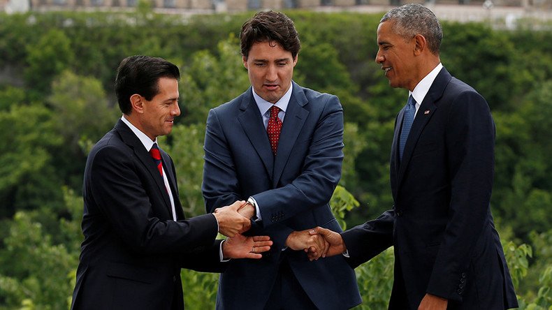 Handshake hell: Obama’s awkward threeway with Trudeau & Nieto (VIDEO)